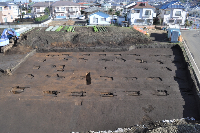 「企画展「古代大型四面廂建物跡の発見　その出現の謎に迫る」開催